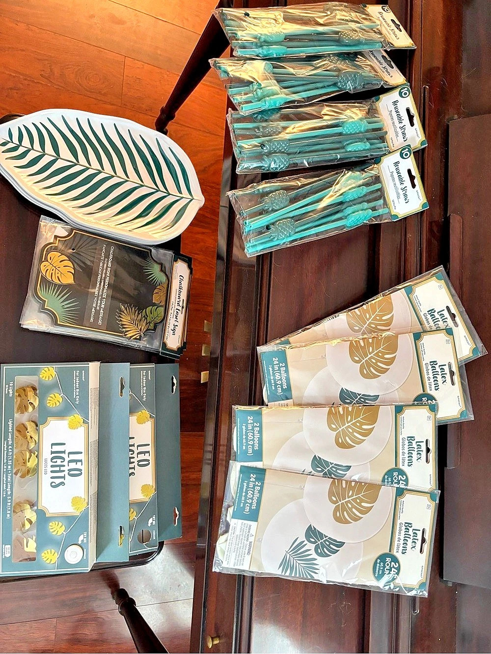 Tropical Leaf Party Decor Set